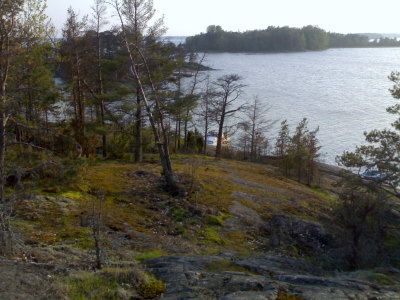 Kalliosaaresta länteen