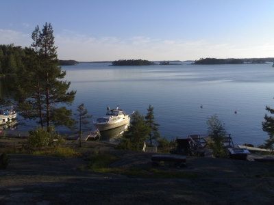 Onas ja kerhon laiturit