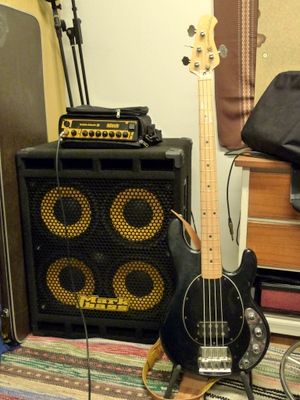 Markbass Little Mark II ja Musicman Stingray