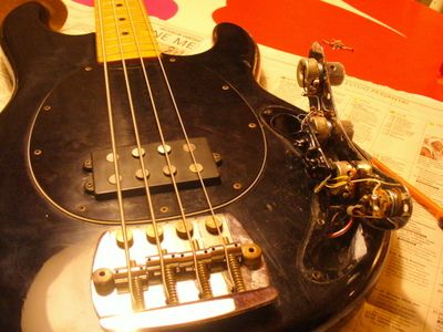 Musicman Stingray - konepelti auki - 1