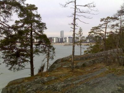 Vuosaarenselkä on vielä jäässä Vuosaarenselkä on vielä jäässä