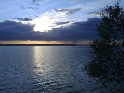 Sadekuuro Näsijärvellä Sadekuuro Näsijärvellä