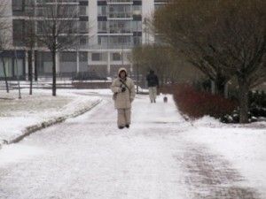 Lämpimät vaatteet ja huppu - jo pärjää Lämpimät vaatteet ja huppu - jo pärjää