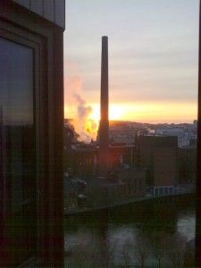 Ilta laskeutuu hotelli Ilveksessä
