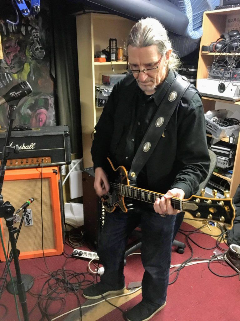 Stefan ja Gibson sekä Marshall -vahvistin