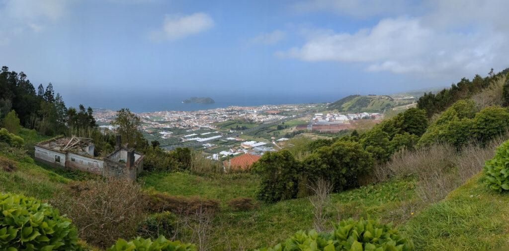 Panoraamakuva etelärannalle Sao Miguel